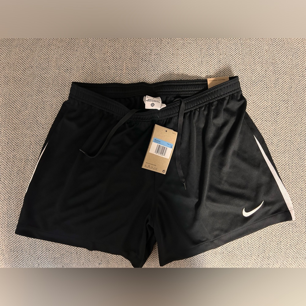 NIKE WOMENS MEDIUM SHORT